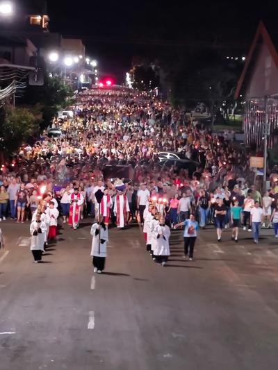 Procissão reúne milhares de fiéis em Laranjeiras do Sul e emociona comunidade na Sexta-feira Santa